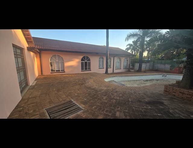 4 BEDROOM FREESTANDING FOR SALE IN FAUNA PARK